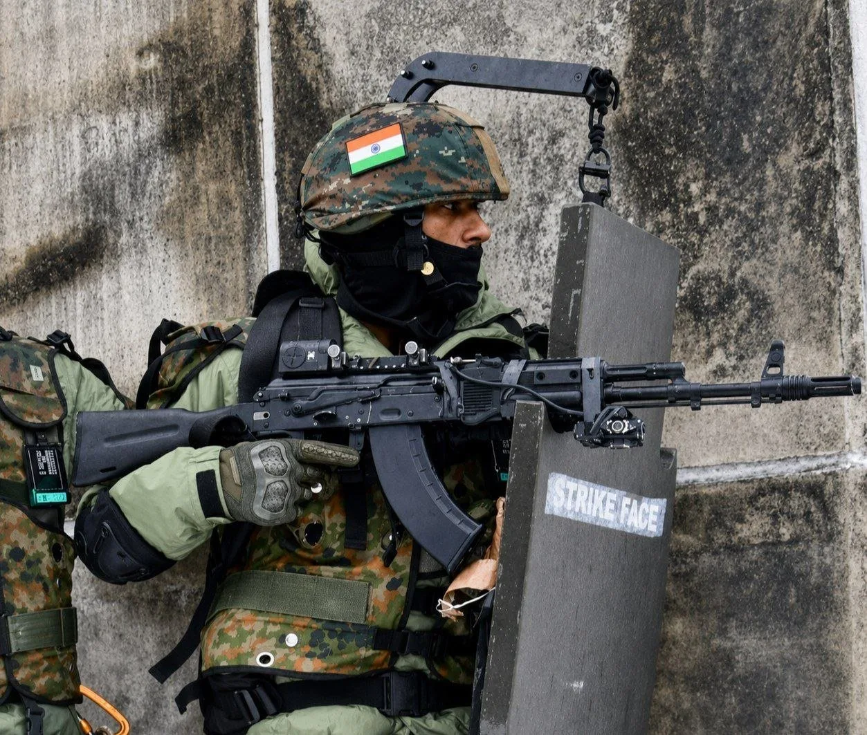 AK 203