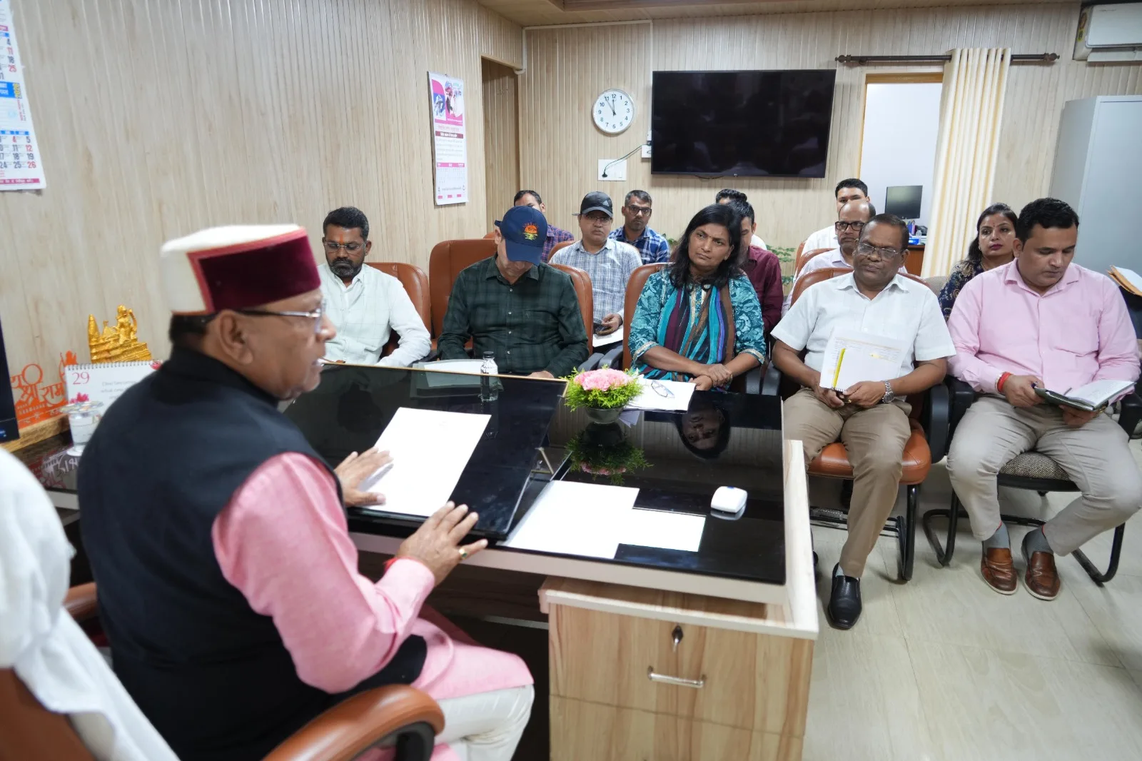 देहरादून की बिगड़ी सफाई व्यवस्था से नाराज हुए मंत्री खजान दास, स्मार्ट सिटी के अधिकारियों पर भी भड़के